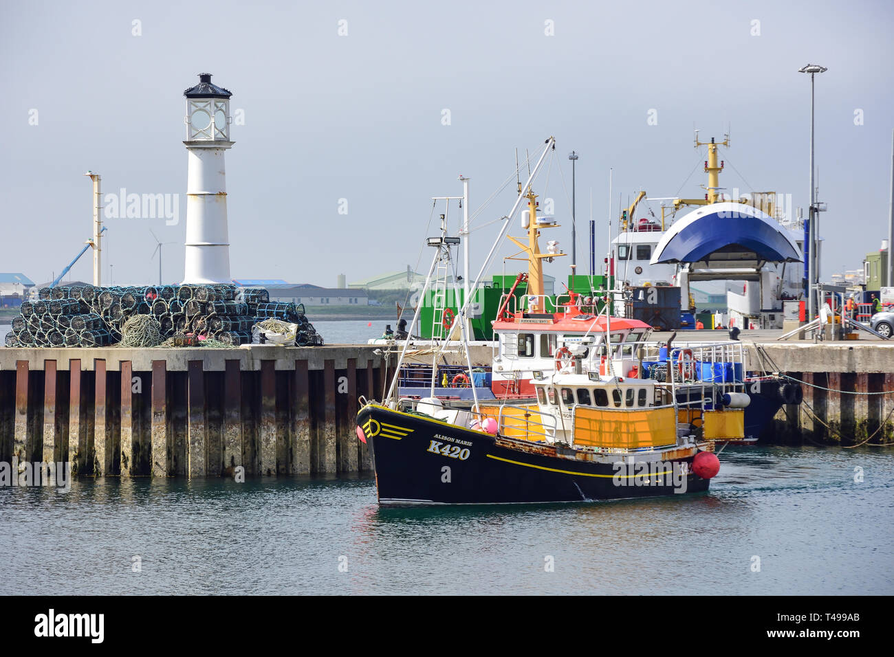 L'entrée en bateau de pêche, le port de Kirkwall, Orkney Islands, continentale, îles du Nord, Ecosse, Royaume-Uni Banque D'Images