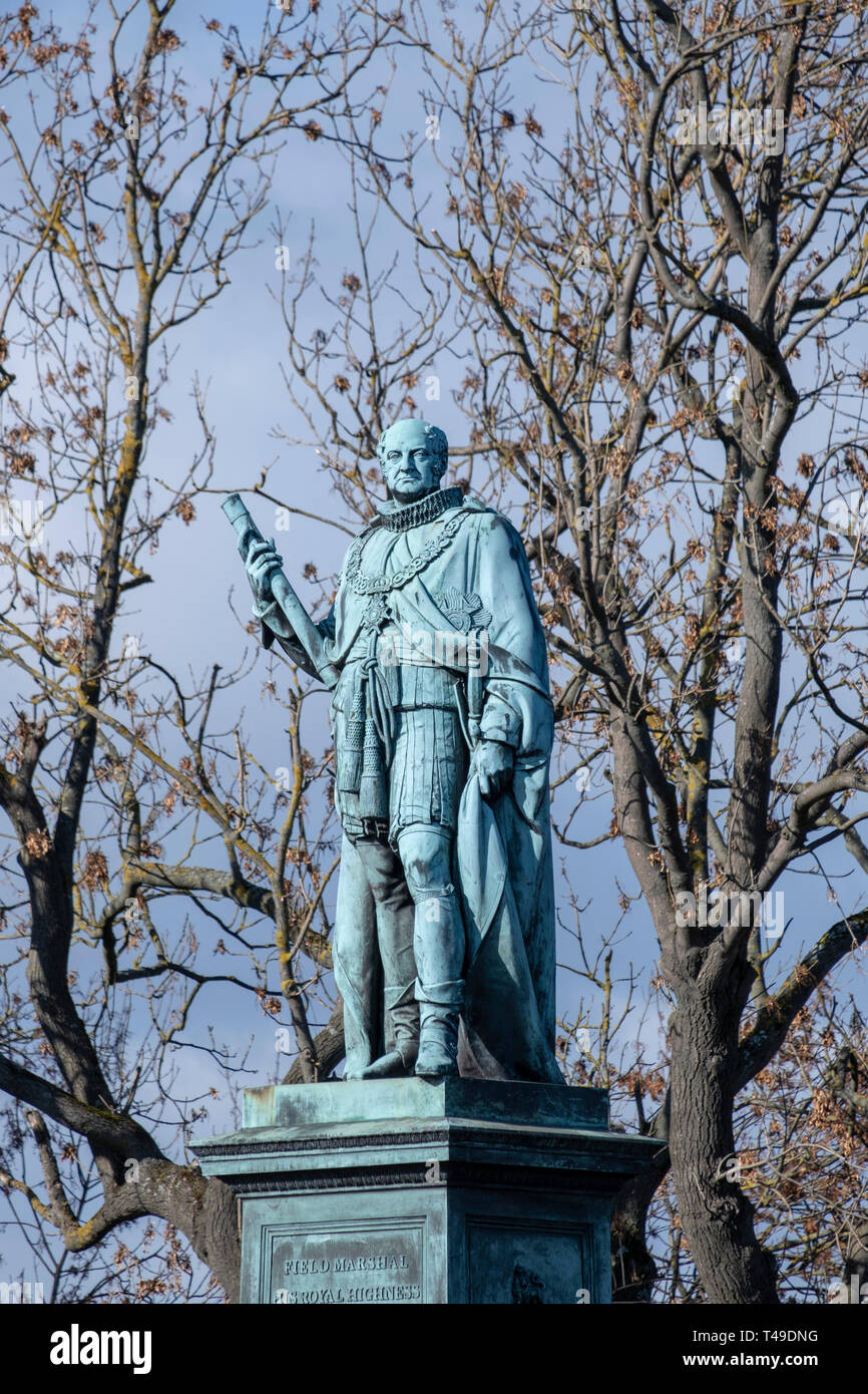 Statue en bronze du Maréchal Son Altesse Royale Frederick Le Duc de York et Albany K.G. en dehors du château d'Edimbourg Banque D'Images