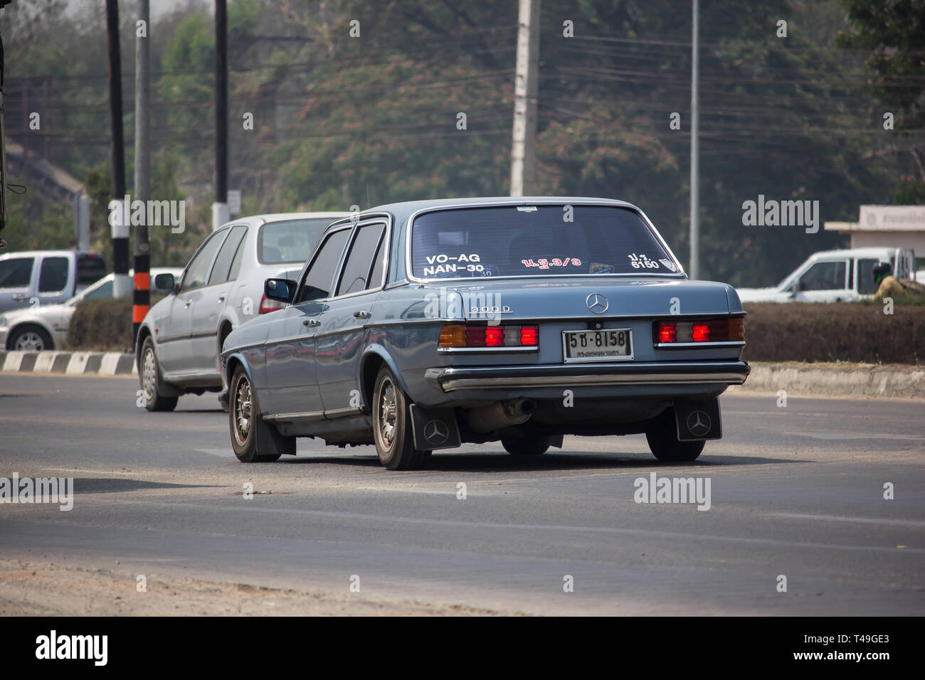 Chiang Mai, Thaïlande - 9 Avril 2019 : vieille voiture de Mercedes Benz 300D. Photo road no.1001 environ 8 km du centre-ville de Chiangmai en Thaïlande. Banque D'Images