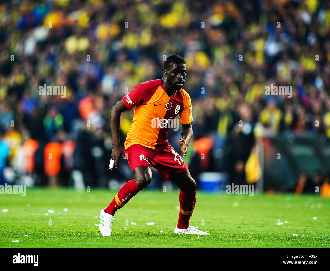 14 avril 2019 : Badou Ndiaye de Galatasaray lors de la Super Lig turque entre Fenerbache et Galatasaray à l'ÅžÃ¼krÃ¼ SaracoÄŸlu Stadium à Istanbul , Turquie. Ulrik Pedersen/CSM. Banque D'Images