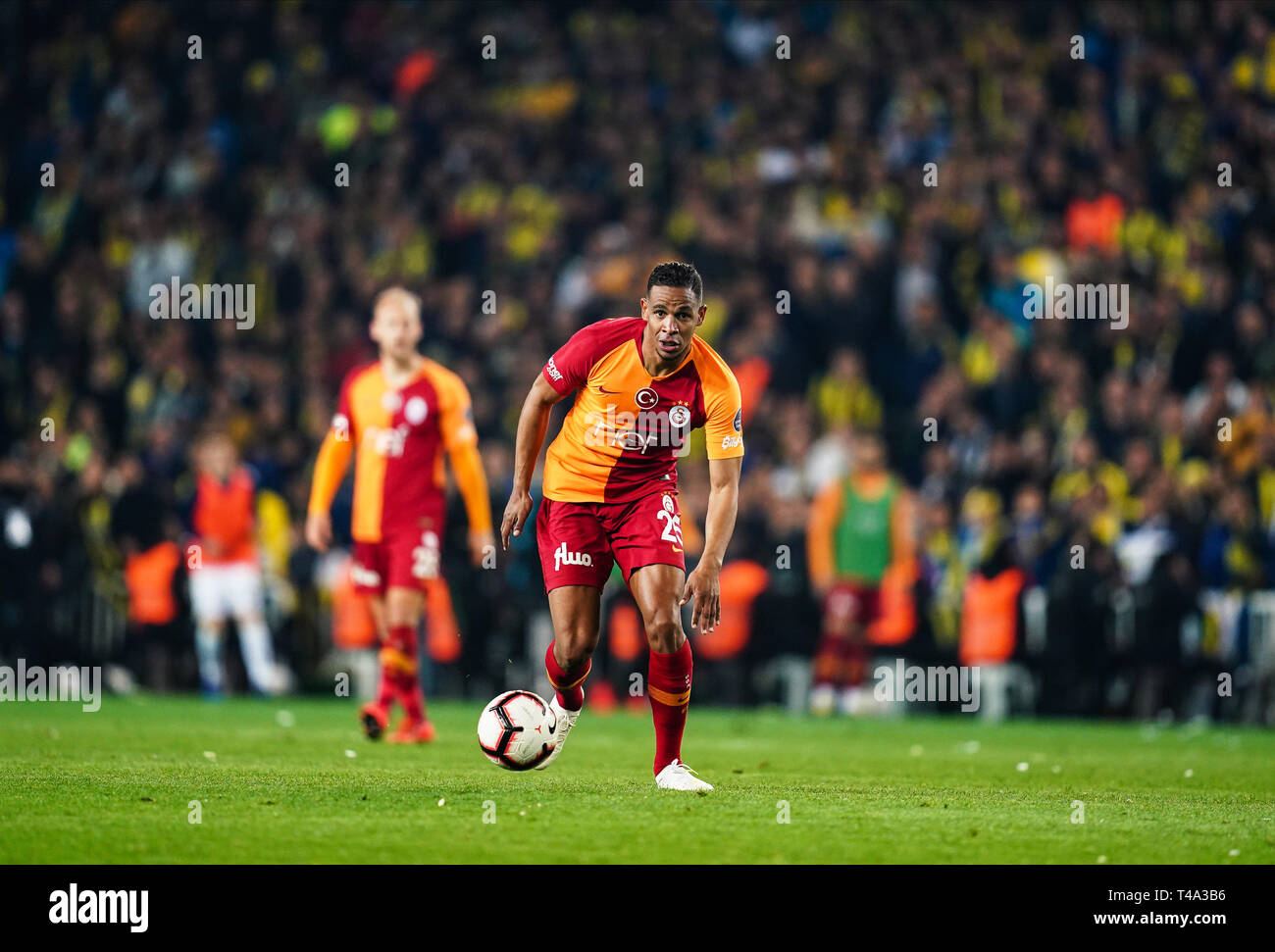 14 avril 2019 : Fernando de Galatasaray lors de la Super Lig turque entre Fenerbache et Galatasaray à l'ÅžÃ¼krÃ¼ SaracoÄŸlu Stadium à Istanbul , Turquie. Ulrik Pedersen/CSM. Banque D'Images