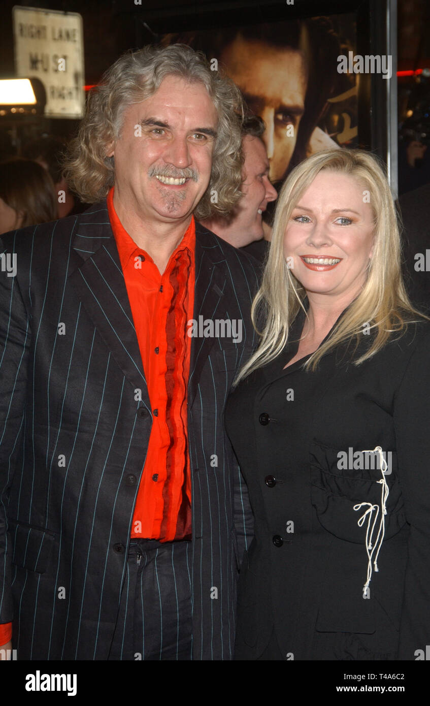 LOS ANGELES, CA. 01 décembre 2003 : BILLY CONNOLLY et épouse PAMELA STEPHENSON au Los Angeles première de son nouveau film Le Dernier Samouraï. Banque D'Images