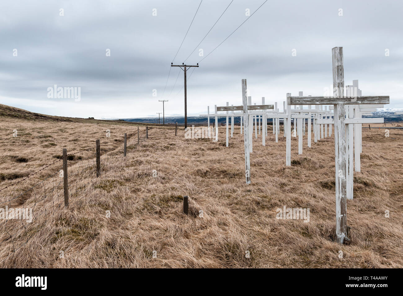 Suðurlandsvegi, Islande. Traverse la route à la mémoire de ceux qui ont été tués dans des accidents de la circulation sur un tronçon dangereux de la Ring Road (Route 1) Banque D'Images