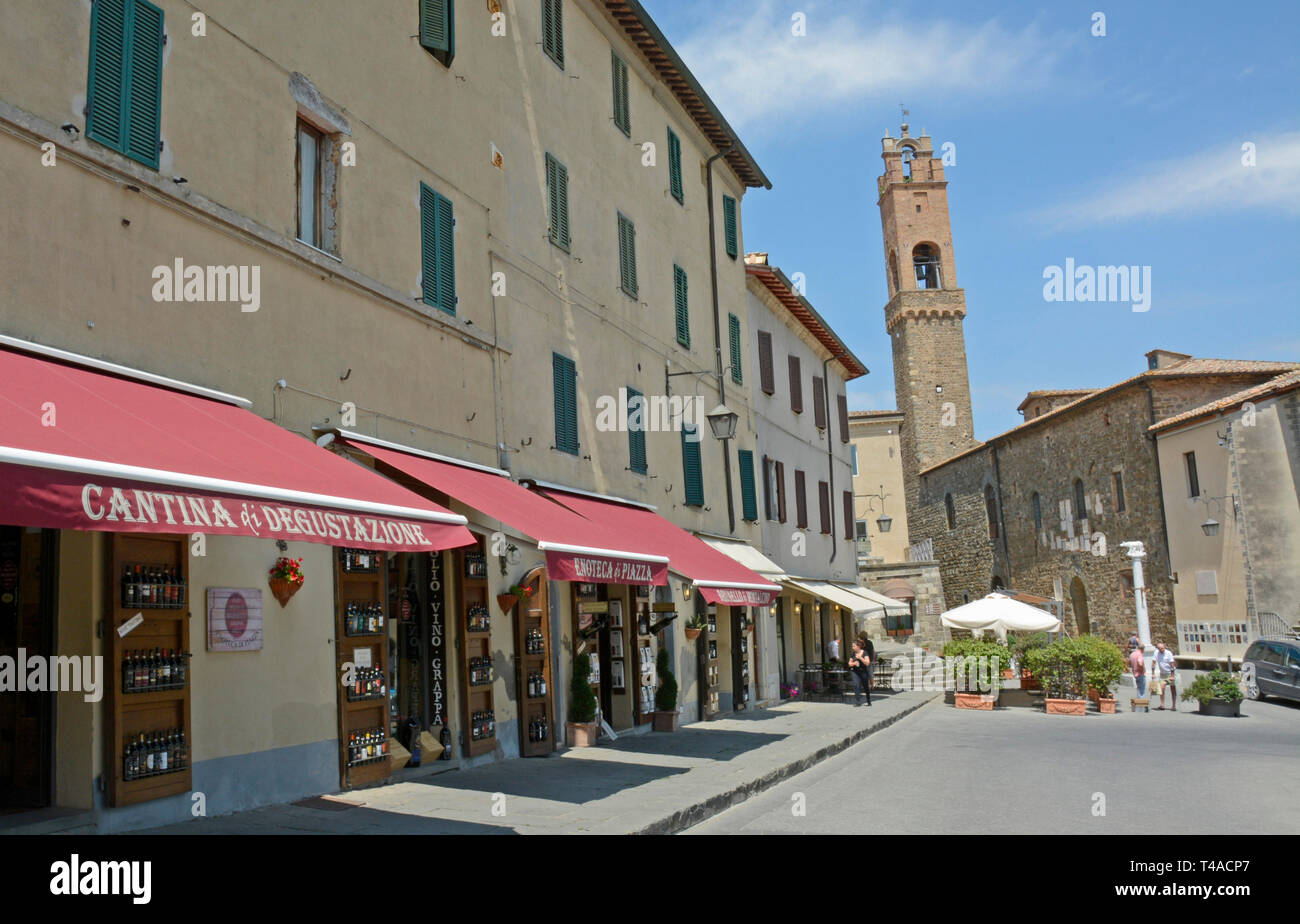 L'ancienne ville fortifiée de Montalcino en Toscane, Italie Banque D'Images