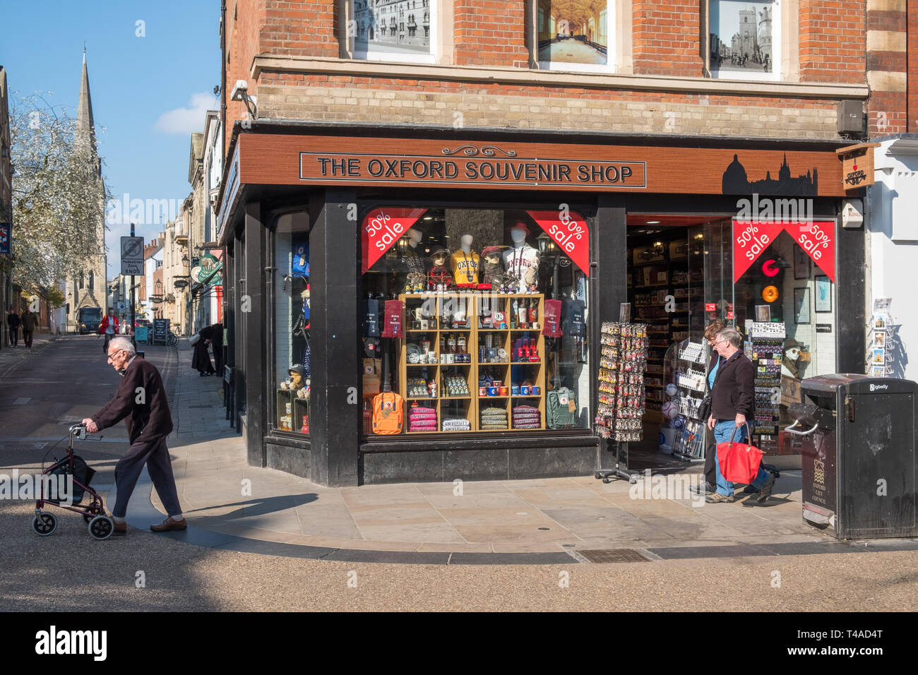 Le magasin de souvenirs d'Oxford dans Cornmarket Street, Oxford, UK Banque D'Images