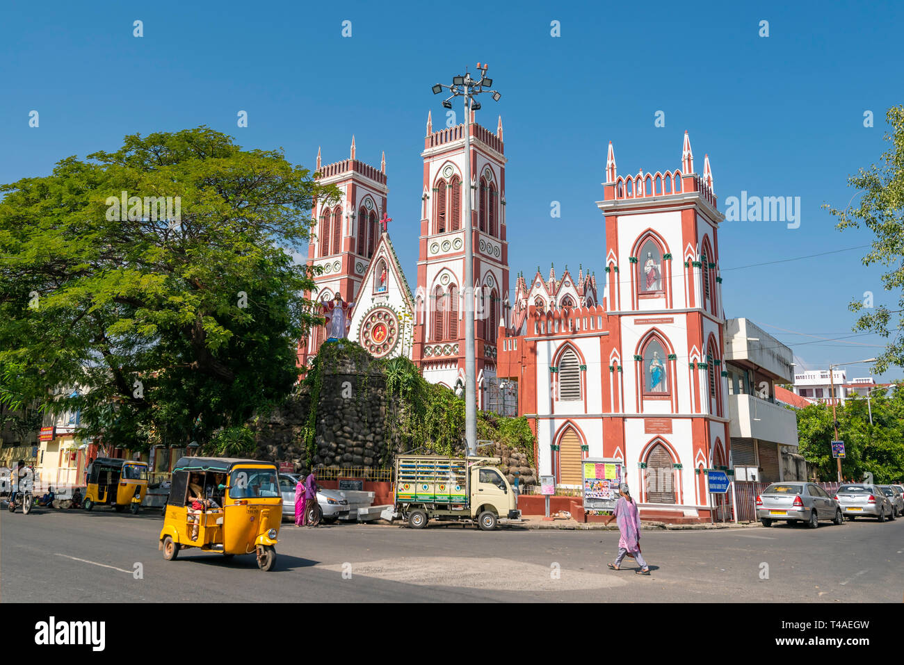 Vue horizontale de la Basilique du Sacré-Cœur à Pondicherry, Inde. Banque D'Images