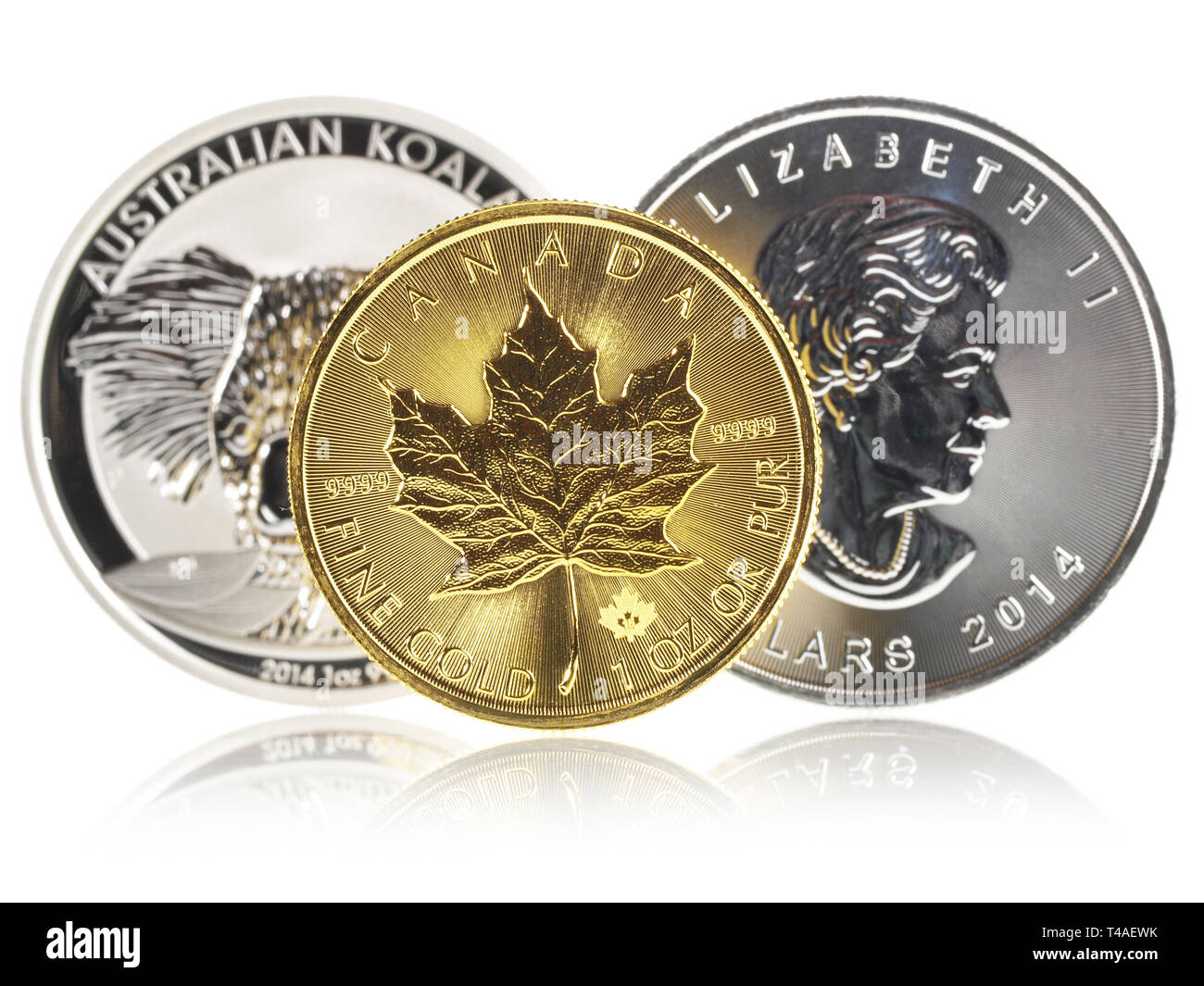Pièces d'or et d'argent - Fond blanc Banque D'Images