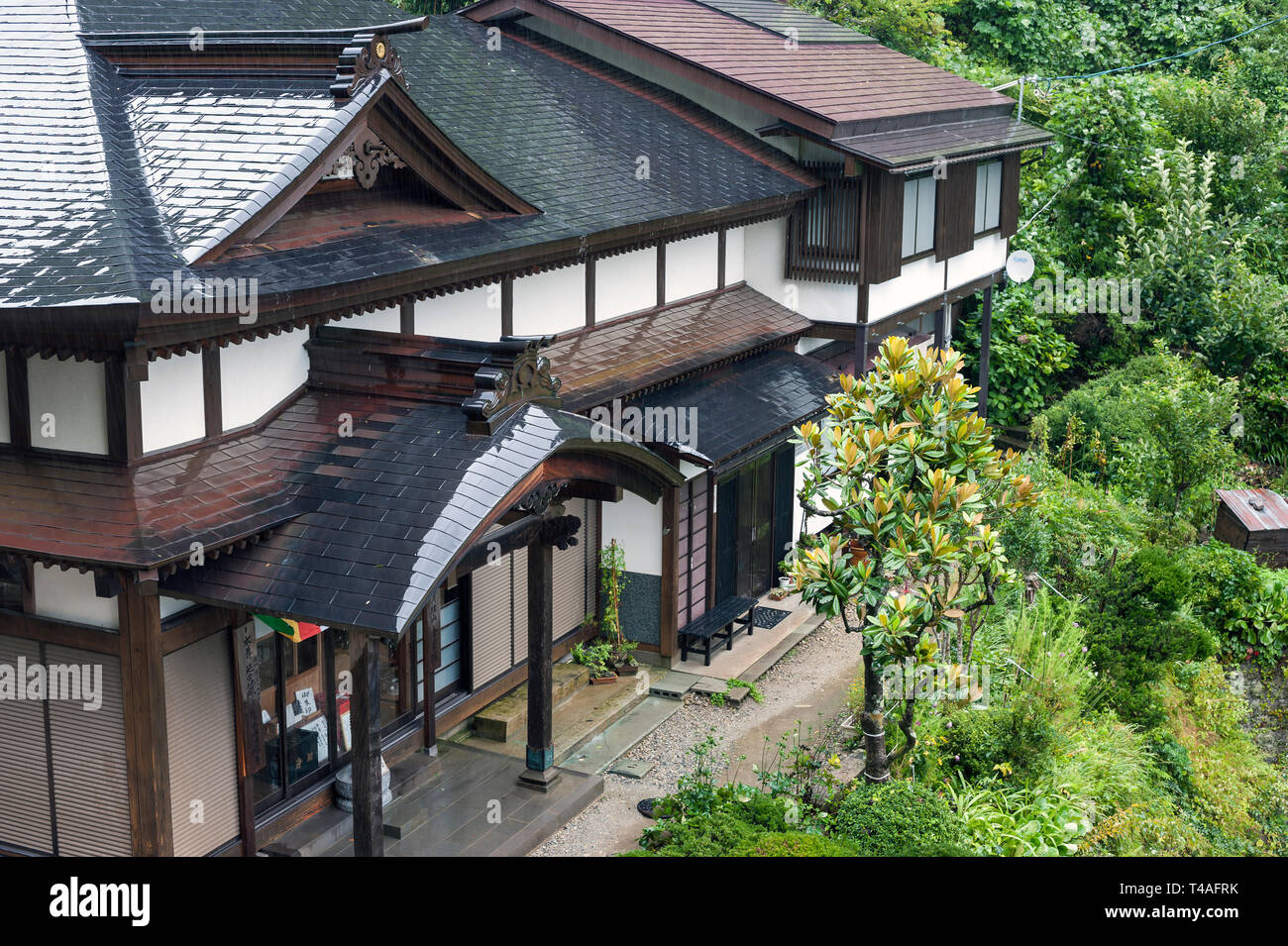 Risshaku-Ji jardins du Temple par temps humide, Yamadera, Yamagata, Japon Banque D'Images