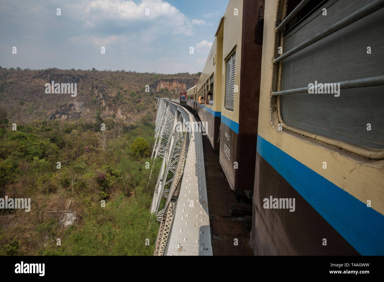 Le passage Gokteik Viaduct sur le train de Mandalay à Hsipaw, Myanmar (Birmanie). Banque D'Images