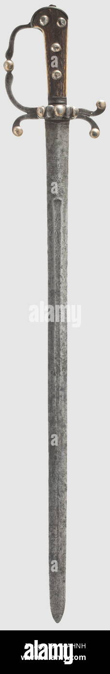 Une hallebarde de l'Allemagne du Sud, vers 1500. Grande lame dentée avec plusieurs point de perforations. Le côté droit de la lame affiche les vestiges d'un grand saint gravé, portés par le nettoyage. Une pointe de section carrée à l'arrière. Deux poids lourds sangles latérales, terminatig dans twisted points. Haft octogonale de remplacement. Longueur 217 cm, historique, historique, 16e siècle, à double tranchant couteau de chasse, de chevauchement, thrustings, arme, armes, armes, armes, combats, objet, objets, alambics, clipping, coupures, cut out, cut-out, cut-outs,-Additional-Rights Clearance-Info-Not-Available Banque D'Images