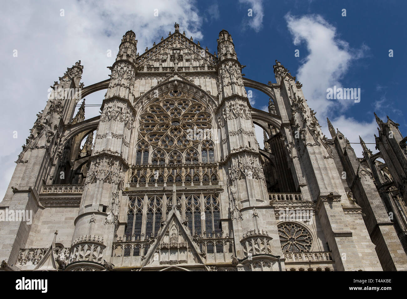 BEAUVAIS, FRANCE, LE 15 AVRIL 2017 : façades et détails de la cathédrale Saint Pierre, le 15 avril 2017, à Beauvais, France Banque D'Images