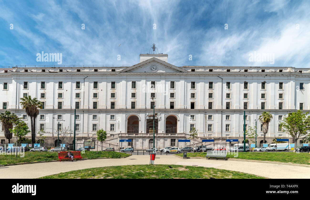 Ingresso principale dell'ospedale dei poveri, anche noto venir Palazzo Fuga o real albergo dei poveri. Naples via Foria Banque D'Images