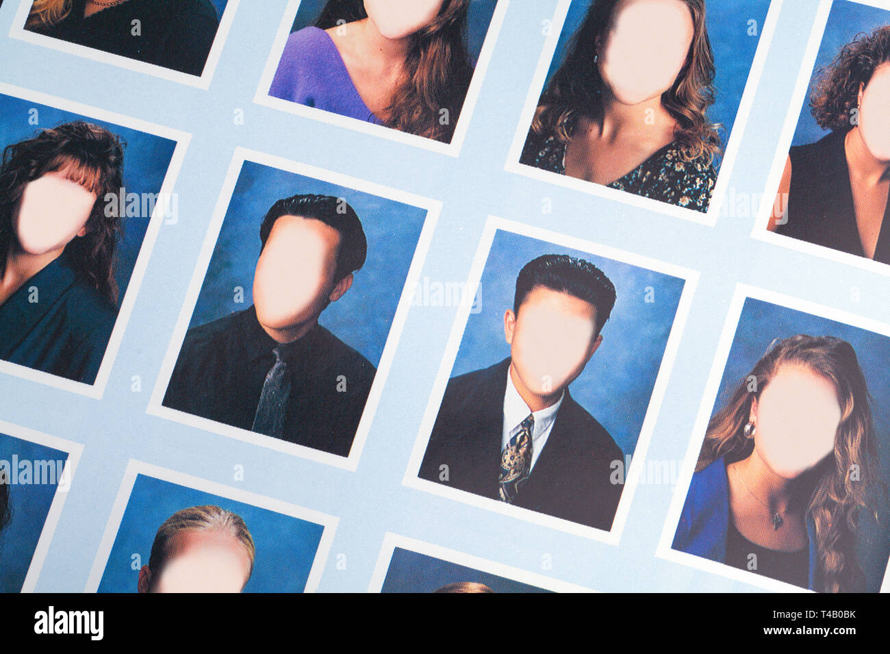 High School Year Book Page Close Up avec des visages. Banque D'Images