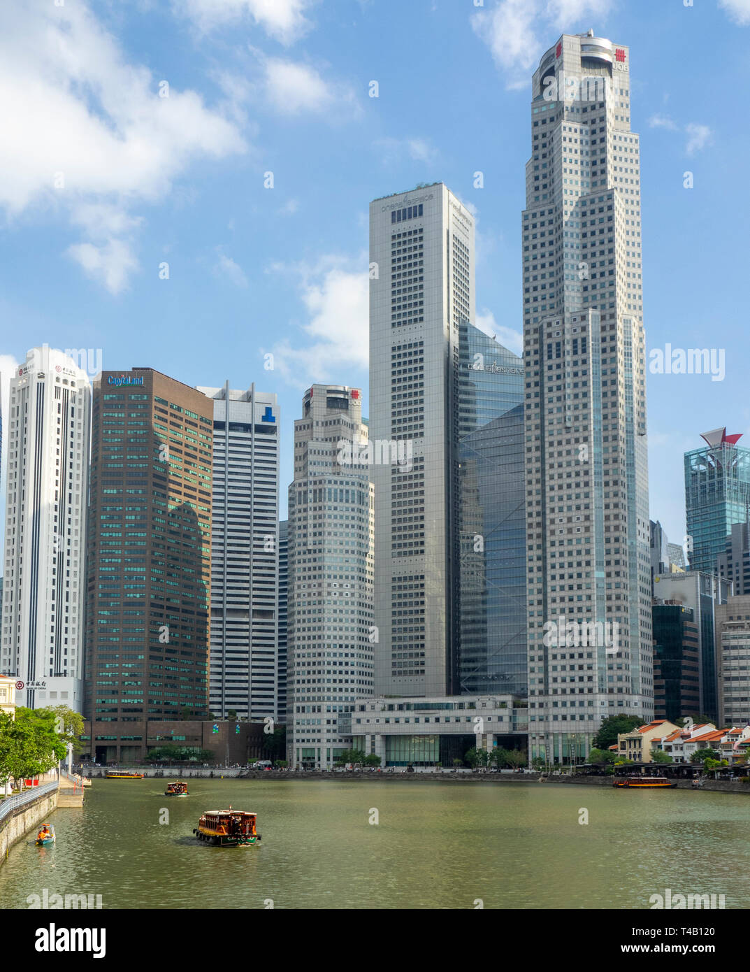 Rivière de Singapour au centre-ville de Singapour avec Boat Quay et de Tours et gratte-ciel du centre-ville de CBD. Banque D'Images
