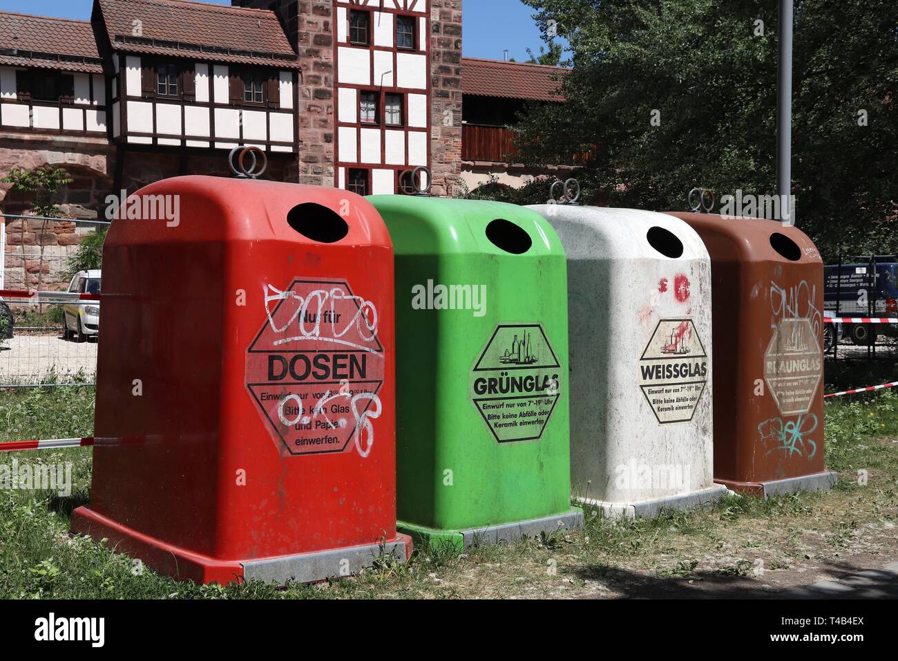 NUREMBERG, ALLEMAGNE - le 7 mai 2018 : tri des poubelles des ménages de recyclage à Nuremberg, Allemagne. À partir de 2015, 65 pour cent des déchets en Allemagne a été recycl Banque D'Images