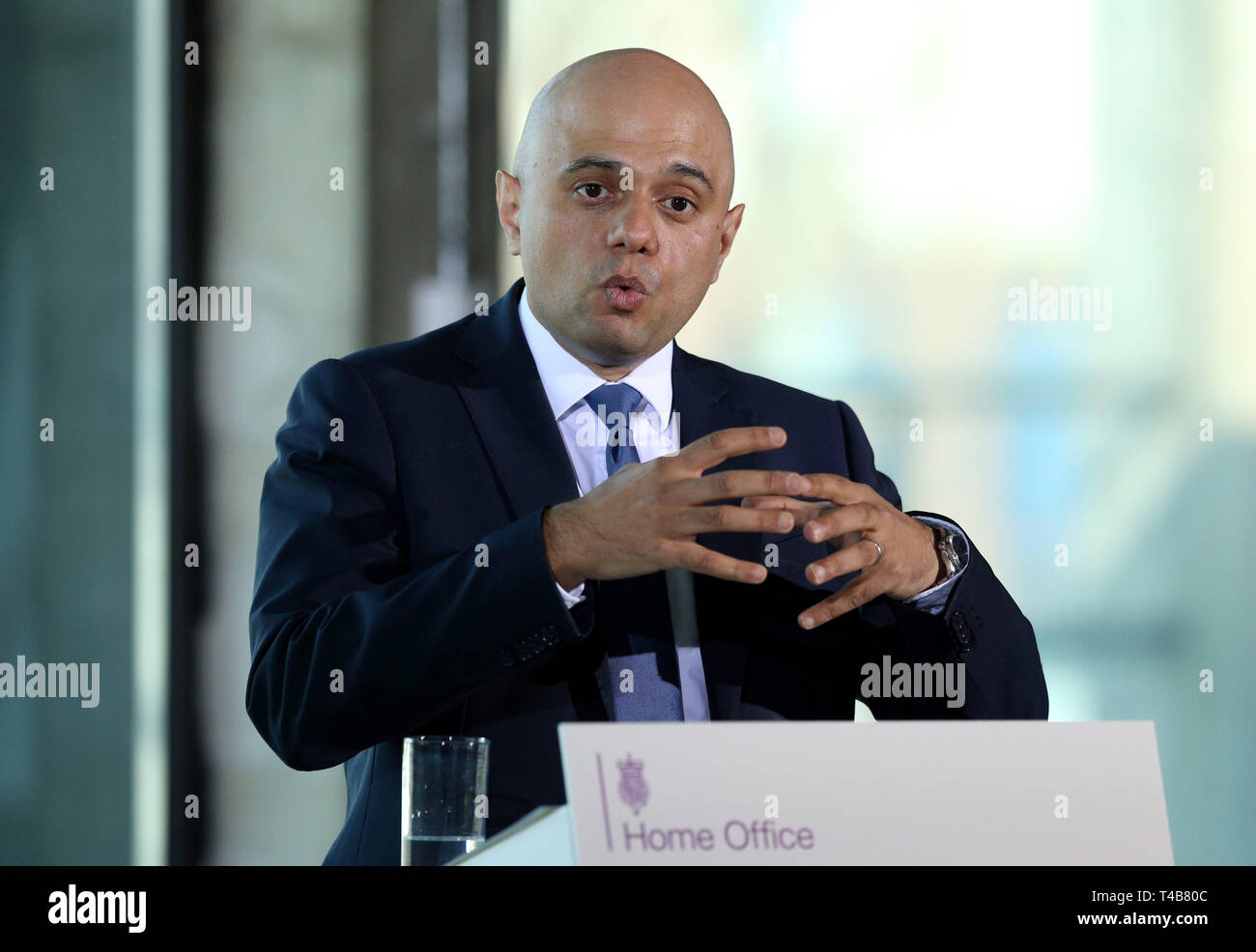 Secrétaire d'accueil Sajid Javid prononce un discours à propos des crimes violents à l'espace ovale à Londres, où il a déclaré que la violence grave doit être traitée comme l'éclosion d'une "maladie virulente' alors qu'il expose son plan pour mettre fin à l'effusion sur les rues de la Grande-Bretagne. Banque D'Images