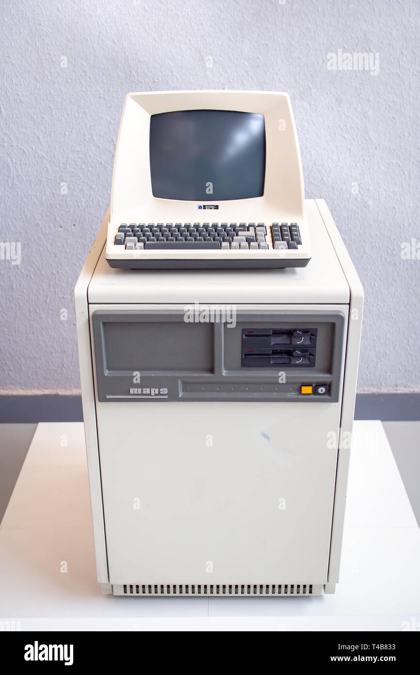 TERRASSA, ESPAGNE-19 mars 2019 : 1980 Cartes d'ordinateur modèle 910 televideo dans le Musée National des Sciences et de la technologie de la Catalogne Banque D'Images
