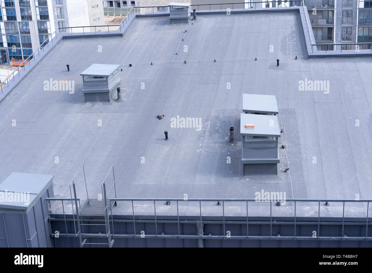 Vue de dessus de la structure du toit d'un immeuble à appartements Banque D'Images