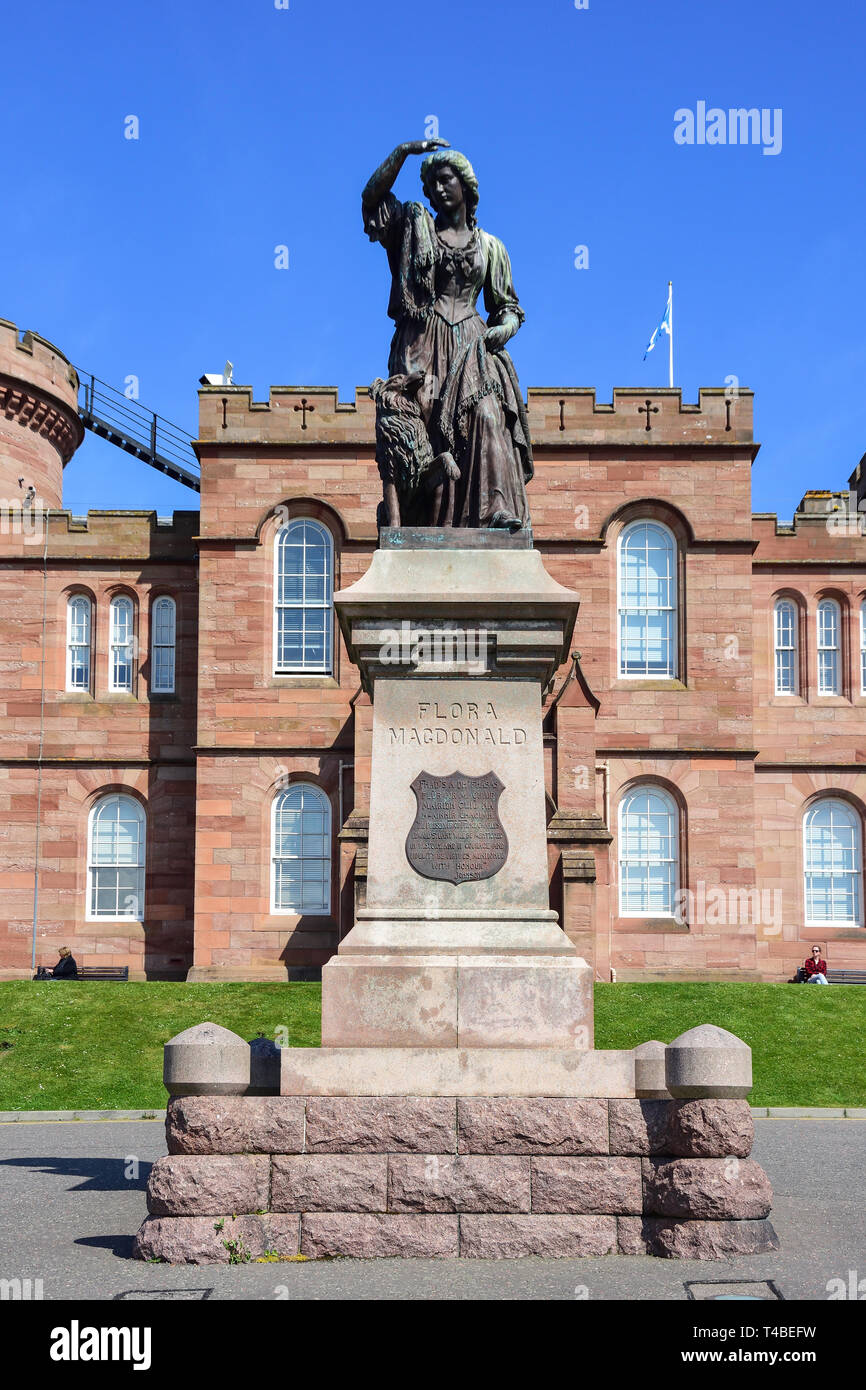 Le Château d'Inverness et Flora Macdonald statue, Castle Hill, Inverness, Highland, Ecosse, Royaume-Uni Banque D'Images