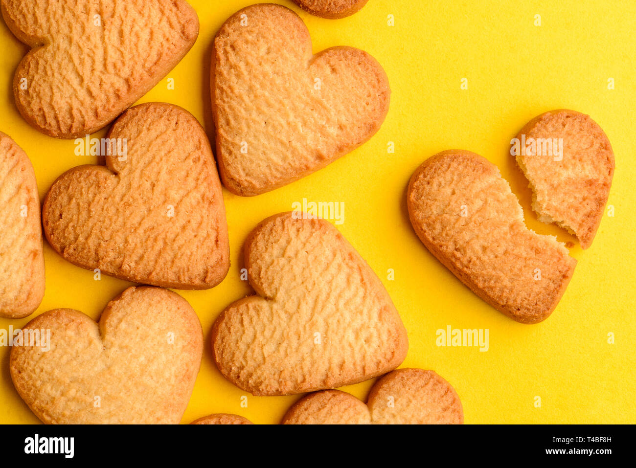Tas de cookies en forme de coeur Banque D'Images