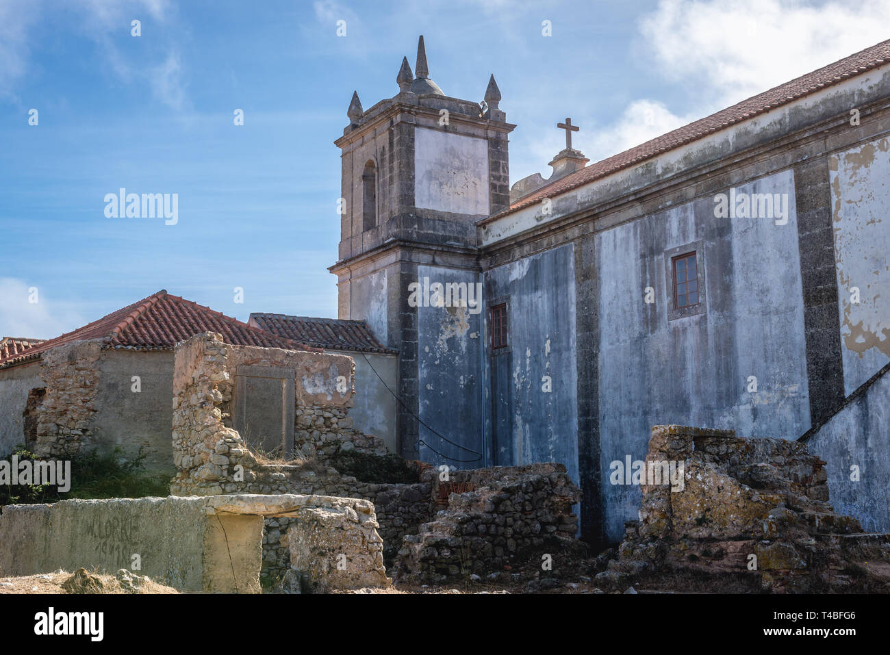 Église du 15ème siècle et sanctuaire de Nossa Senhora do Cabo sur Cabo Espichel cap sur la côte ouest près de Seisimbra ville au Portugal Banque D'Images