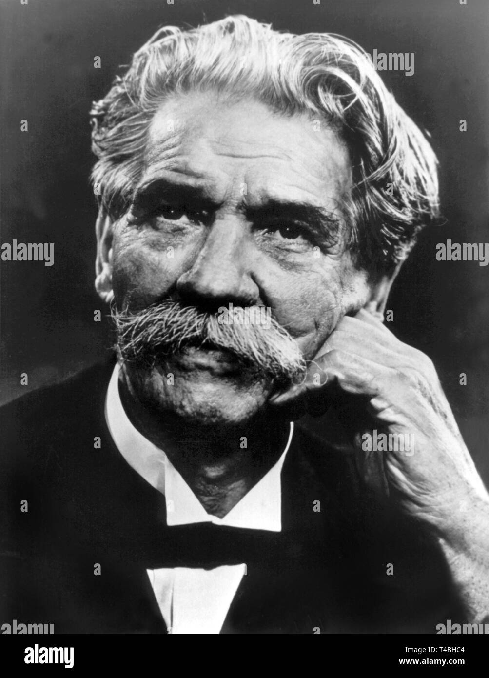 Portrait du théologien protestant, musicien, philosophe et médecin Albert Schweitzer. Il est né le 14 janvier 1875 à Kaysersberg et est mort le 4 septembre 1965 à Lambaréné. En 1913, après avoir obtenu son diplôme, il fonde son hôpital à Lambaréné en Afrique équatoriale française. Il a reçu des titres honorifiques ont été nombreuses, y compris le prix Goethe de Francfort et des doctorats honorifiques de plusieurs universités. Le Prix Nobel de la paix pour 1952, après avoir été retenu au cours de cette année, a été donné le 10 décembre 1953. Avec les 33.000 dollars prix en argent, il a commencé la léproserie à Lambaréné. | usag Banque D'Images