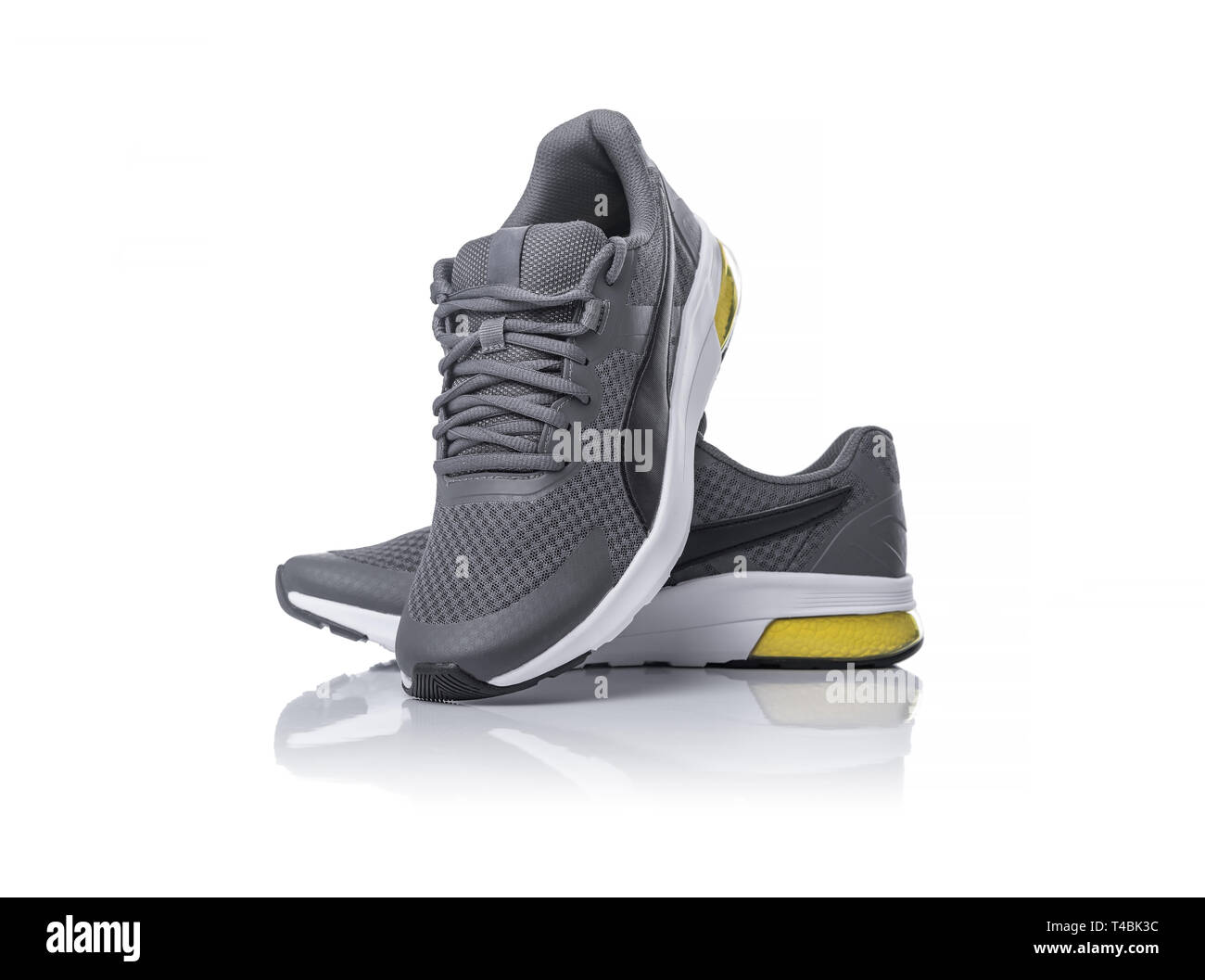 New unbranded running shoes Banque de photographies et d'images à haute  résolution - Alamy