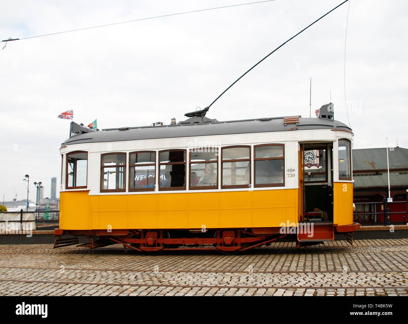 Liverpool, Royaume-Uni 12 avril 2019 un tramway Vintage prend la route de crédit Wirral Ian Fairbrother/Alamy Stock Photos Banque D'Images