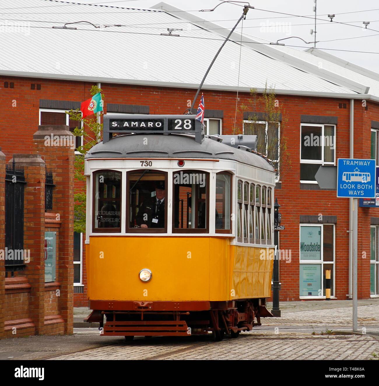 Liverpool, Royaume-Uni 12 avril 2019 un tramway Vintage prend la route de crédit Wirral Ian Fairbrother/Alamy Stock Photos Banque D'Images