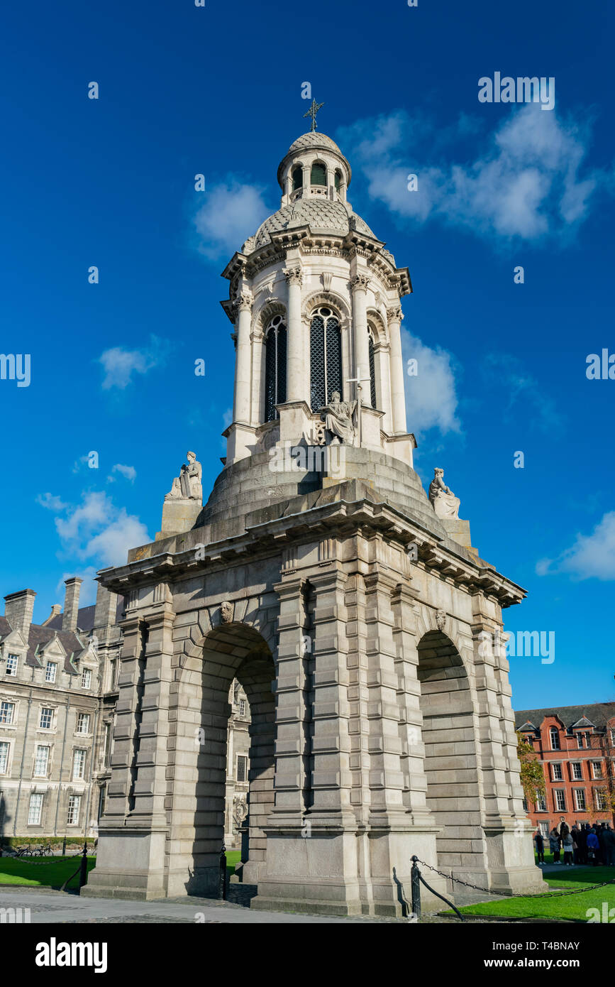 Monuments célèbres - le Campanile de Trinity College de Dublin, Irlande Banque D'Images