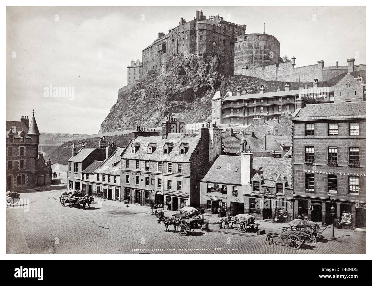 Le Château d'Édimbourg, du Grassmarket, vintage photo de George Washington Wilson, 1885 Banque D'Images