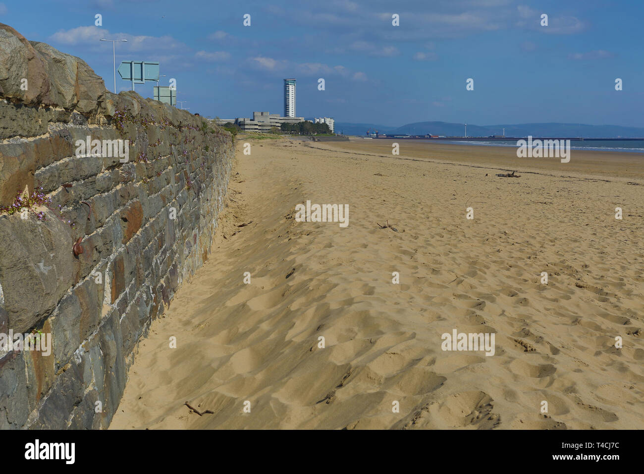La baie de Swansea et le Meridian Tower Banque D'Images