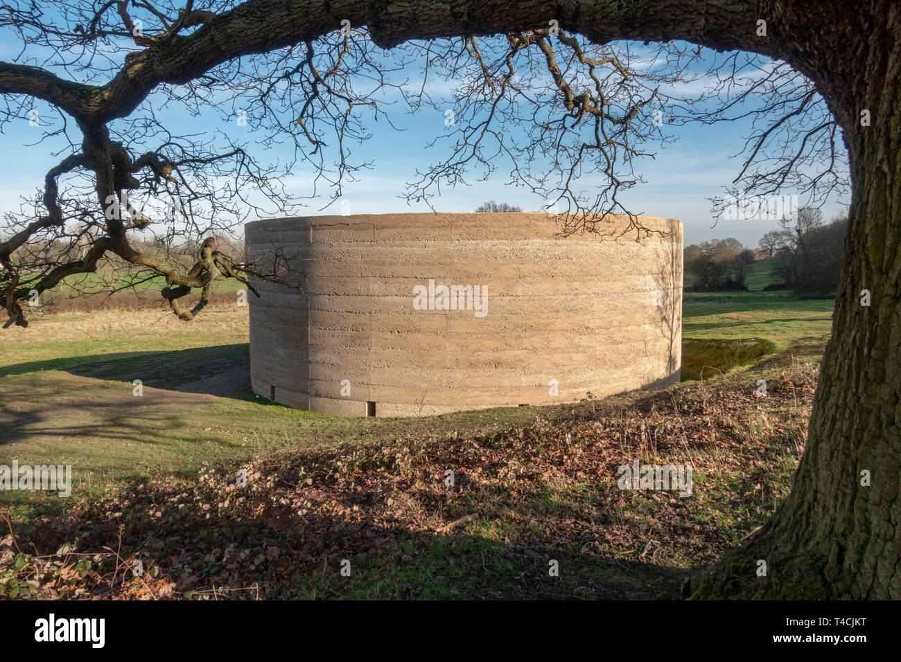 En bref 'eau', une oeuvre architecturale par Mark Wallinger à Runnymede, Surrey, UK. Banque D'Images