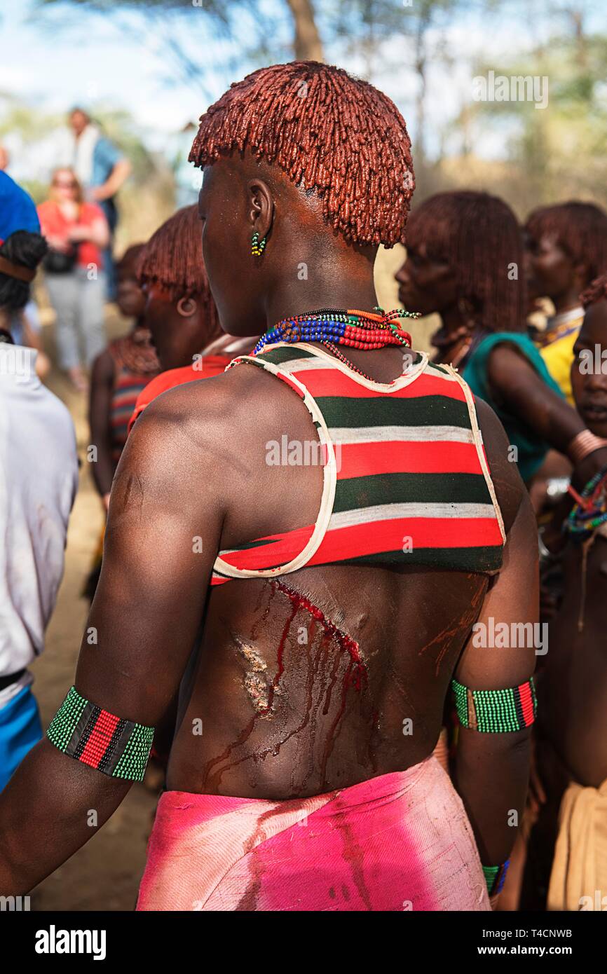 Fouetter femme Banque de photographies et d'images à haute résolution -  Alamy