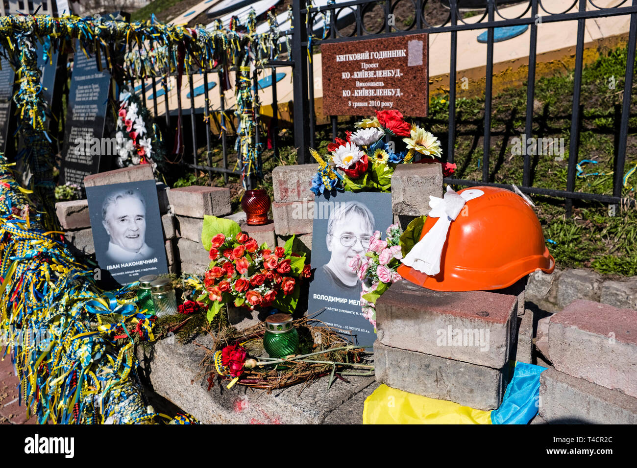 Sur Heroyiv Nebesnoyi memorial de fortune Sotni Alley pour commémorer les victimes des manifestations à Maidan Nezalezhnosti Maidan (carré) dans le centre de Kiev Banque D'Images