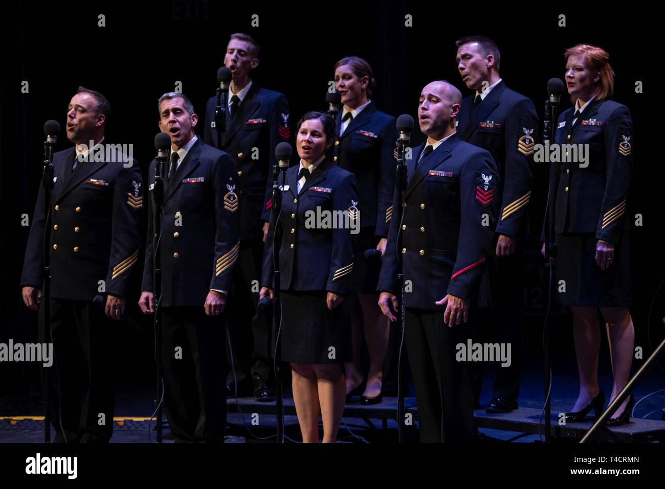 ELON, N.C. (22 mars 2019) La Marine américaine mer bande chalumeaux chorus fonctionne à Elon University à Elon, N.C. Le groupe se produit dans 18 villes dans neuf États américains, la connexion à leur marine. Banque D'Images