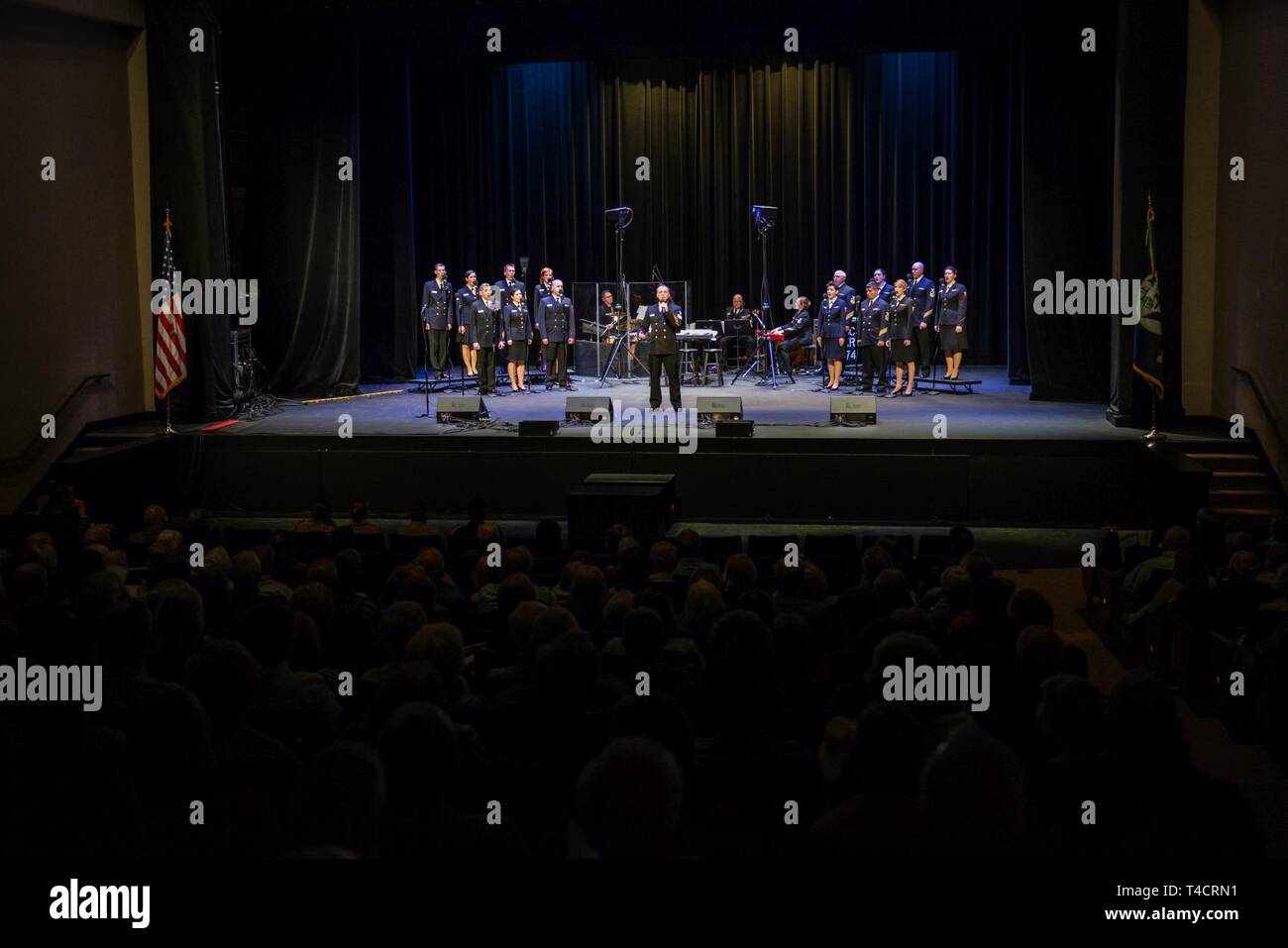 ELON, N.C. (22 mars 2019) La Marine américaine mer bande chalumeaux chorus fonctionne à Elon University à Elon, N.C. Le groupe se produit dans 18 villes dans neuf États américains, la connexion à leur marine. Banque D'Images