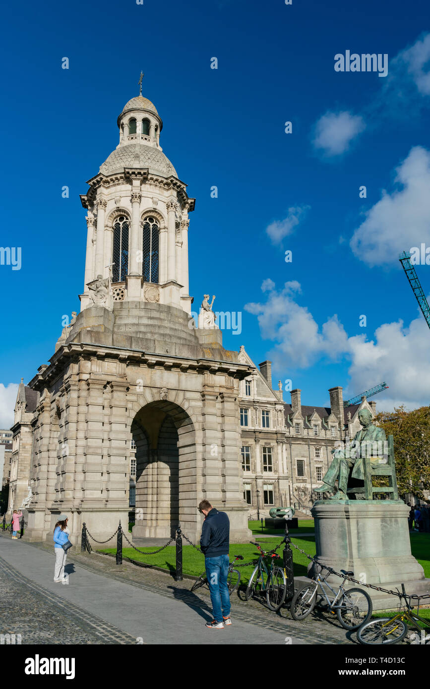 Dublin, 28 OCT : monuments célèbres - le Campanile de Trinity College le Oct 28, 2018 à Dublin, Irlande Banque D'Images