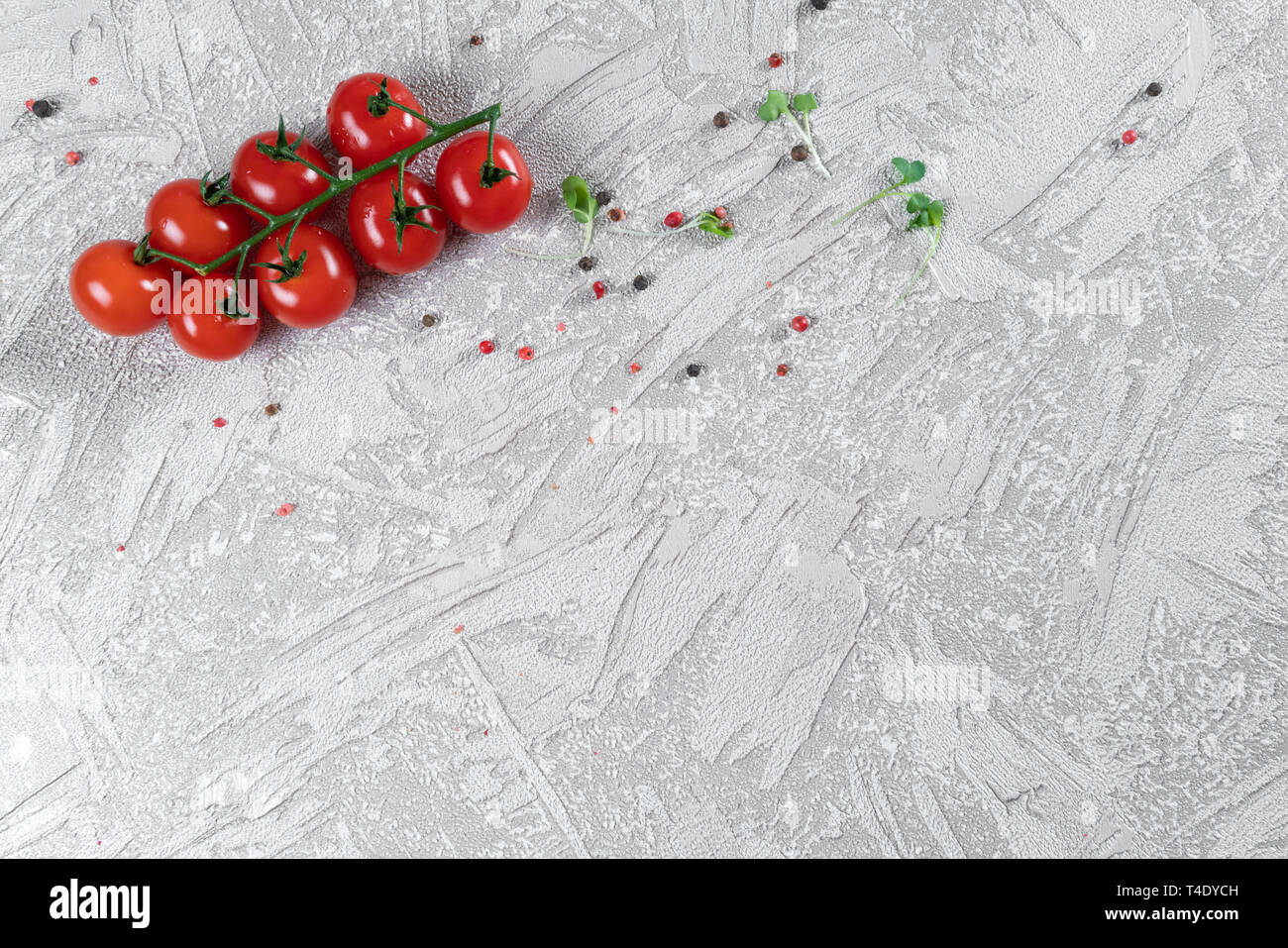 Fond d'aliments sains. Concept d'une alimentation saine, des légumes frais, des noix et des fruits. Sur un fond de bois. Vue d'en haut. Copier l'espace. Banque D'Images