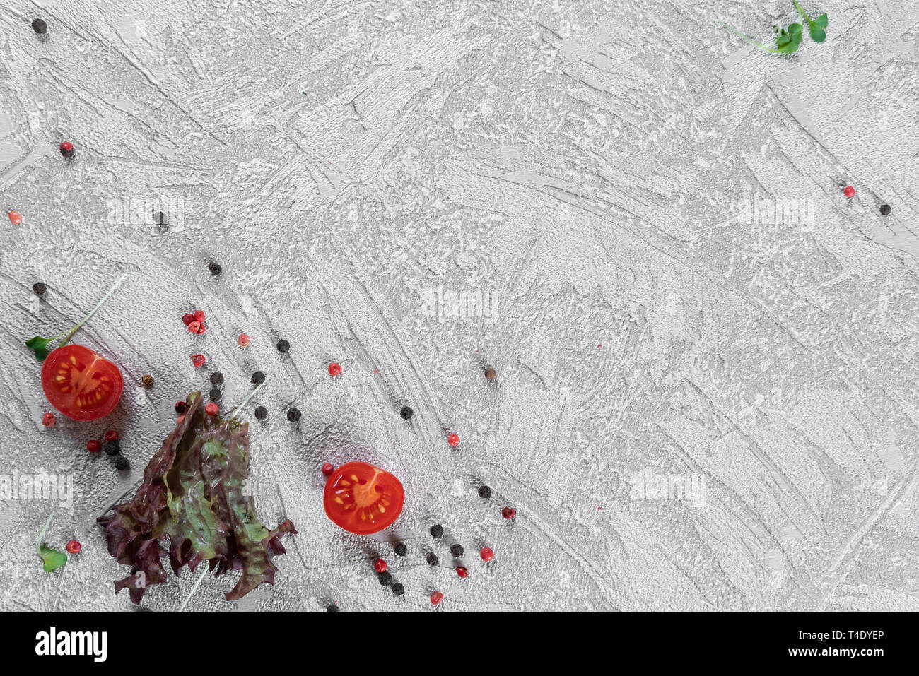 Fond d'aliments sains. Concept d'une alimentation saine, des légumes frais, des noix et des fruits. Sur un fond de bois. Vue d'en haut. Copier l'espace. Banque D'Images