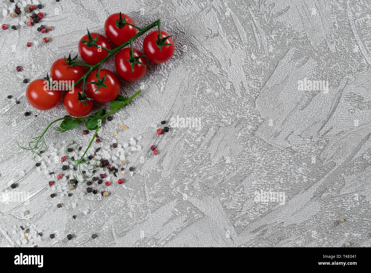 Fond d'aliments sains. Concept d'une alimentation saine, des légumes frais, des noix et des fruits. Sur un fond de bois. Vue d'en haut. Copier l'espace. Banque D'Images