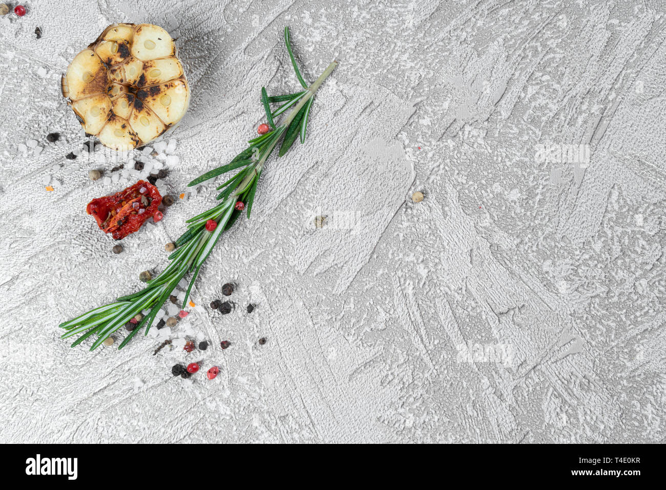 Fond d'aliments sains. Concept d'une alimentation saine, des légumes frais, des noix et des fruits. Sur un fond de bois. Vue d'en haut. Copier l'espace. Banque D'Images