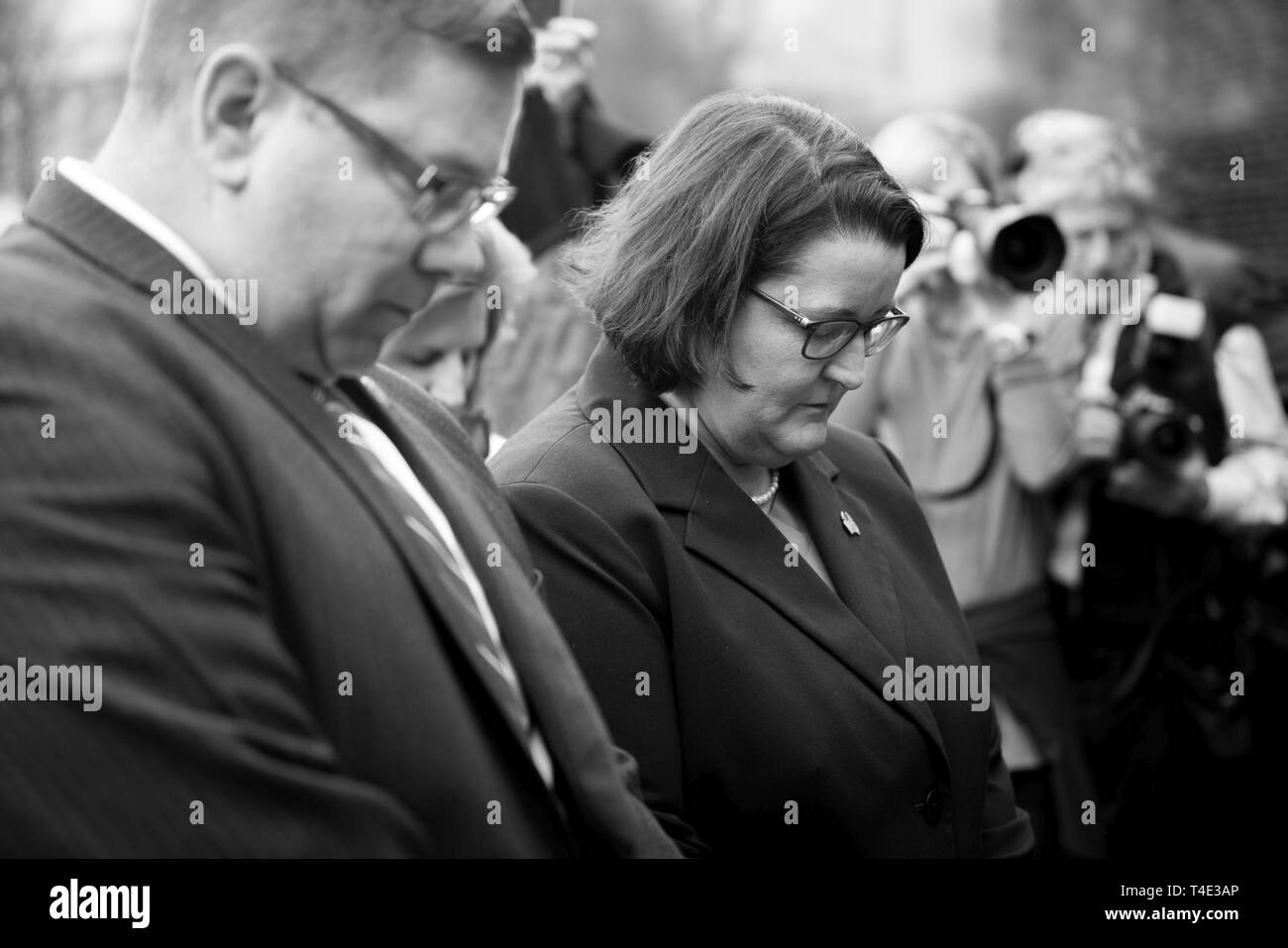 Adjoint principal par intérim pour le secrétaire américain à la défense pour les affaires publiques, Kim Joiner, et des anciens combattants, Directeur exécutif, Bureau de la fonction publique et des Affaires intergouvernementales, Gary Tallman, déposera une gerbe en l'honneur du deuxième anniversaire de la guerre du Vietnam à la Journée des anciens combattants de la guerre du Vietnam Memorial, Washington, D.C., le 29 mars 2019. Le ministère de la Défense va également soutenir plus de 1 600 événements dans plusieurs États à travers le pays pour reconnaître, honorer et remercier les anciens combattants du Vietnam aux États-Unis et leurs familles pour leur service et les sacrifices Banque D'Images