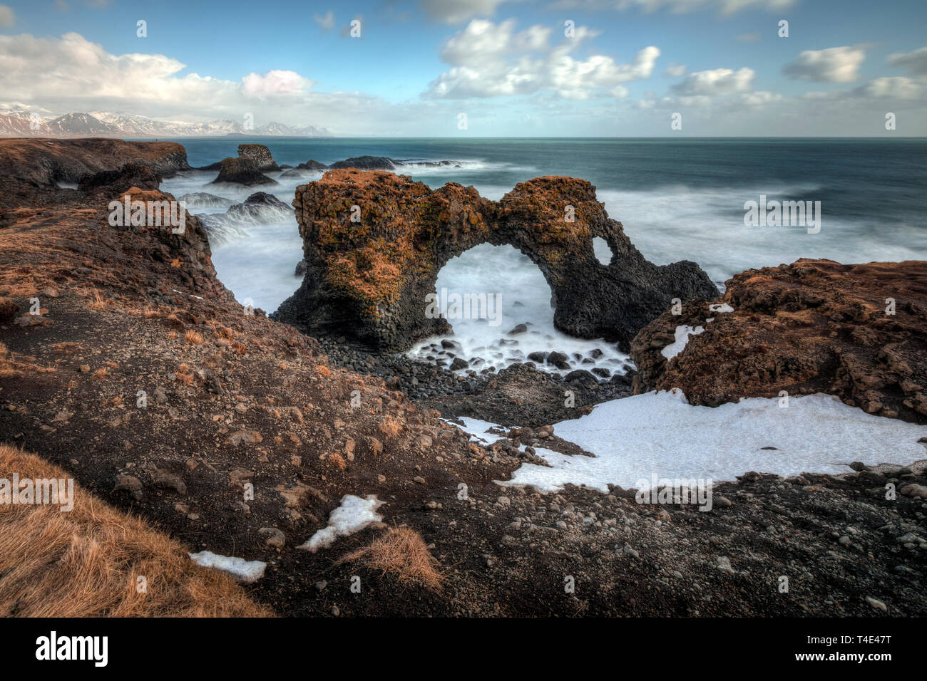 Arnarstapi, Gatklettur, Snaefellsnes, Islande, Europe Banque D'Images