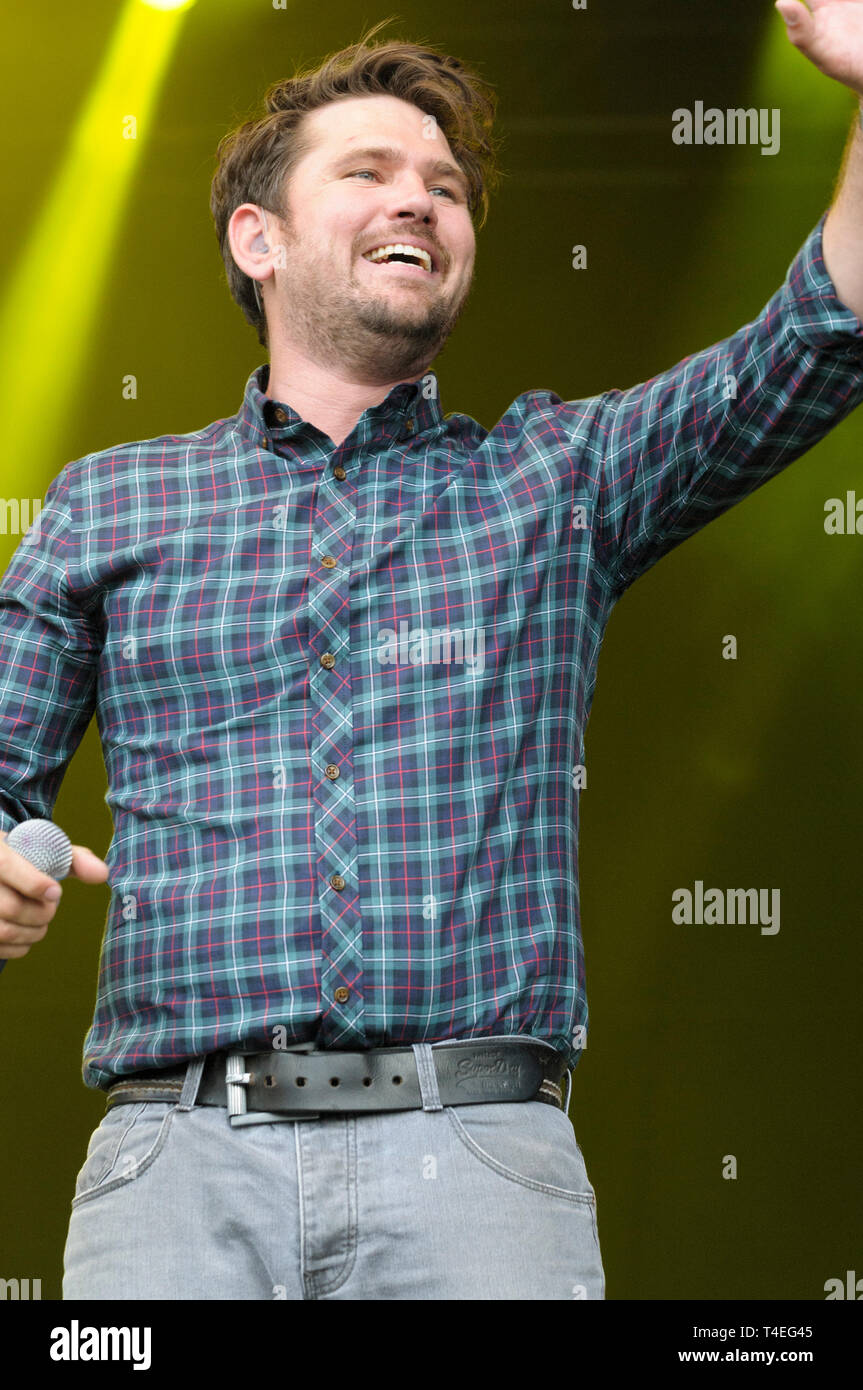 Roy Stride de Scouting for Girls effectuant à Cornbury Festival, Royaume-Uni. 5 juillet 2014 Banque D'Images