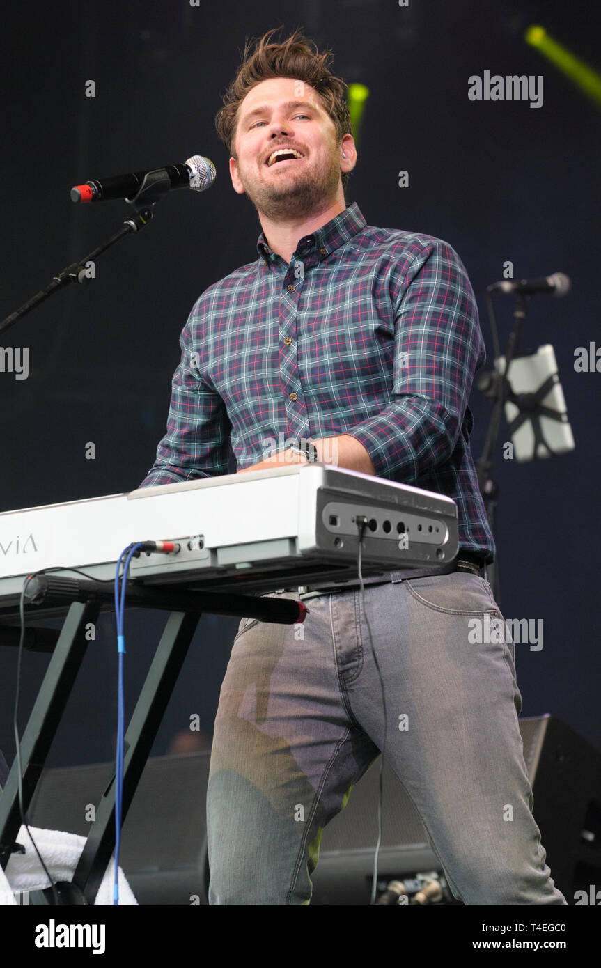 Roy Stride de Scouting for Girls effectuant à Cornbury Festival, Royaume-Uni. 5 juillet 2014 Banque D'Images