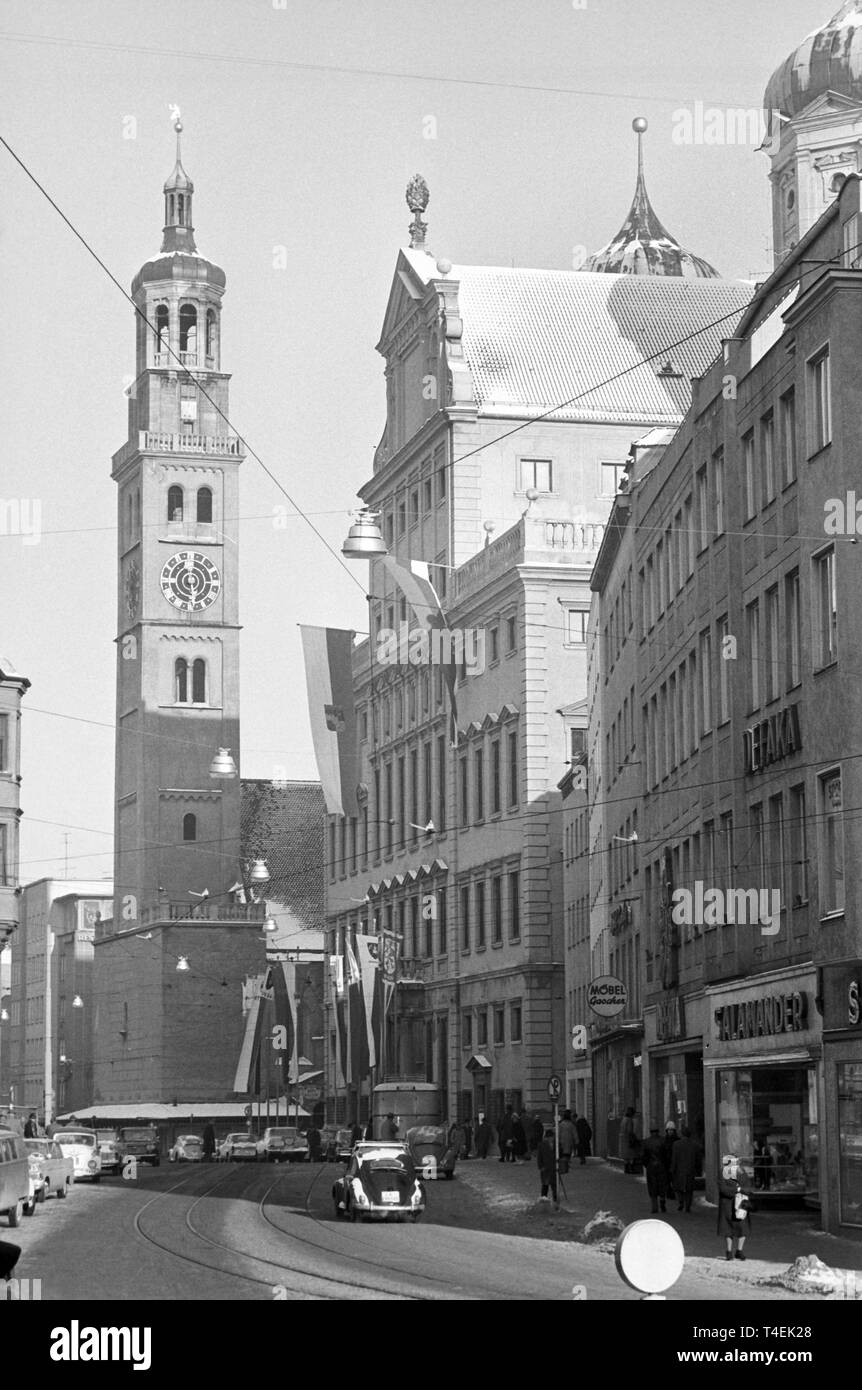 Vue sur les toits de Maximiliansstrasse à Augsbourg (photo d'archives non datée de janvier 1963). Dans le monde d'utilisation | Banque D'Images