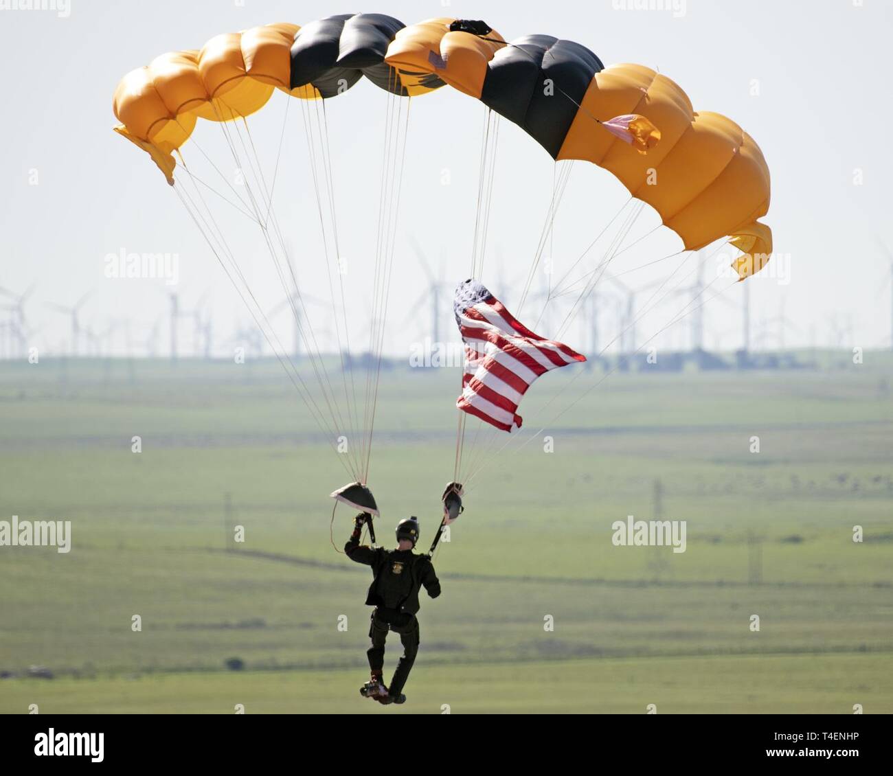 Chevaliers d'or de l'armée américaine de l'équipe de parachutistes effectuer pendant la "Tonnerre sur la baie" de l'Air Show, Travis Air Force Base, en Californie, le 30 mars 2019. En plus de l'armée américaine l'équipe de parachutistes des Chevaliers d'Or, l'événement de deux jours les performances de l'US Air Force Thunderbirds de l'équipe de démonstration aérienne, survols, et l'exposition statique. L'événement honoré héros comme les policiers, les pompiers, les infirmières, les enseignants et les citoyens ordinaires dont le dévouement ont fait leurs collectivités plus sûres et d'améliorer la qualité de vie. Banque D'Images