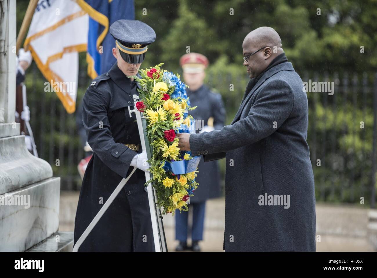 Le président de la République démocratique du Congo Felix Tshisekedi participe à un Wreath-Laying les Forces armées tous les honneurs sur la Tombe du Soldat inconnu au cimetière national d'Arlington, Arlington, Virginie, le 5 avril 2019. Tandis qu'à l'ANC, le Président Tshisekedi a rencontré Karen Durham-Aguilera, directeur exécutif national de l'armée, les cimetières militaires, visité l'Amphithéâtre Memorial Afficher prix, et a visité la flamme éternelle de JFK. Banque D'Images