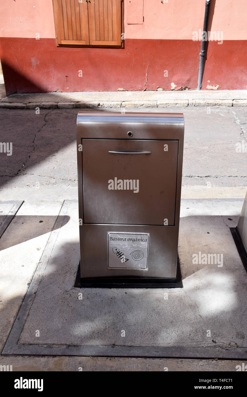 La nourriture poubelle, Xativa, près de Valence, Espagne 2019 Banque D'Images